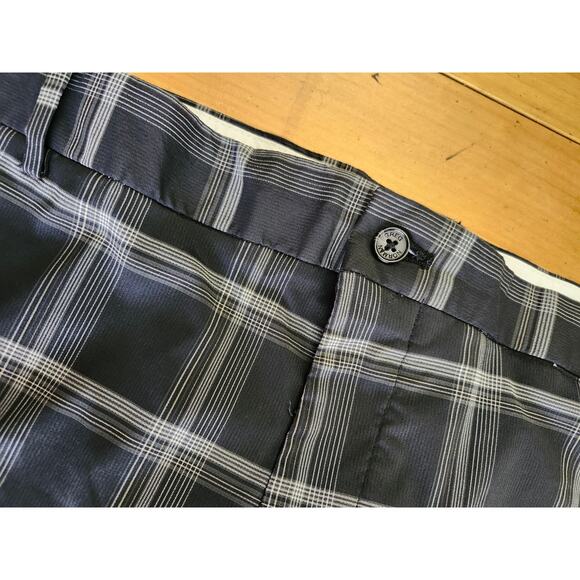 Greg Norman Mens Chino Shorts Golf 44 Black Plaid Cool Wicking - Picture 4 of 6